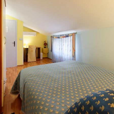 Holiday Home Nevena By Rent Istria Buje Szoba fotó