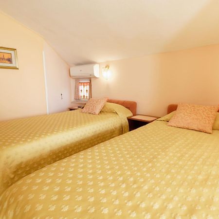 Holiday Home Nevena By Rent Istria Buje Szoba fotó