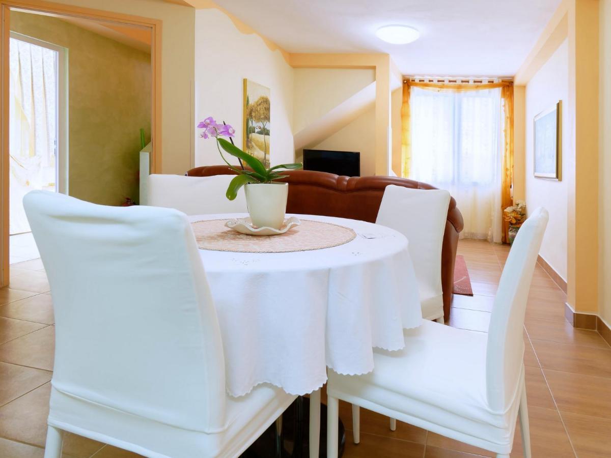 Holiday Home Nevena By Rent Istria Buje Kültér fotó