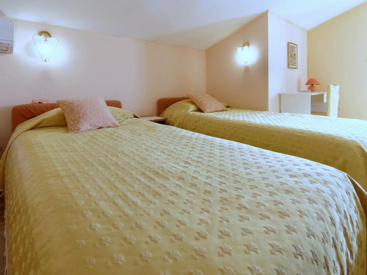 Holiday Home Nevena By Rent Istria Buje Kültér fotó