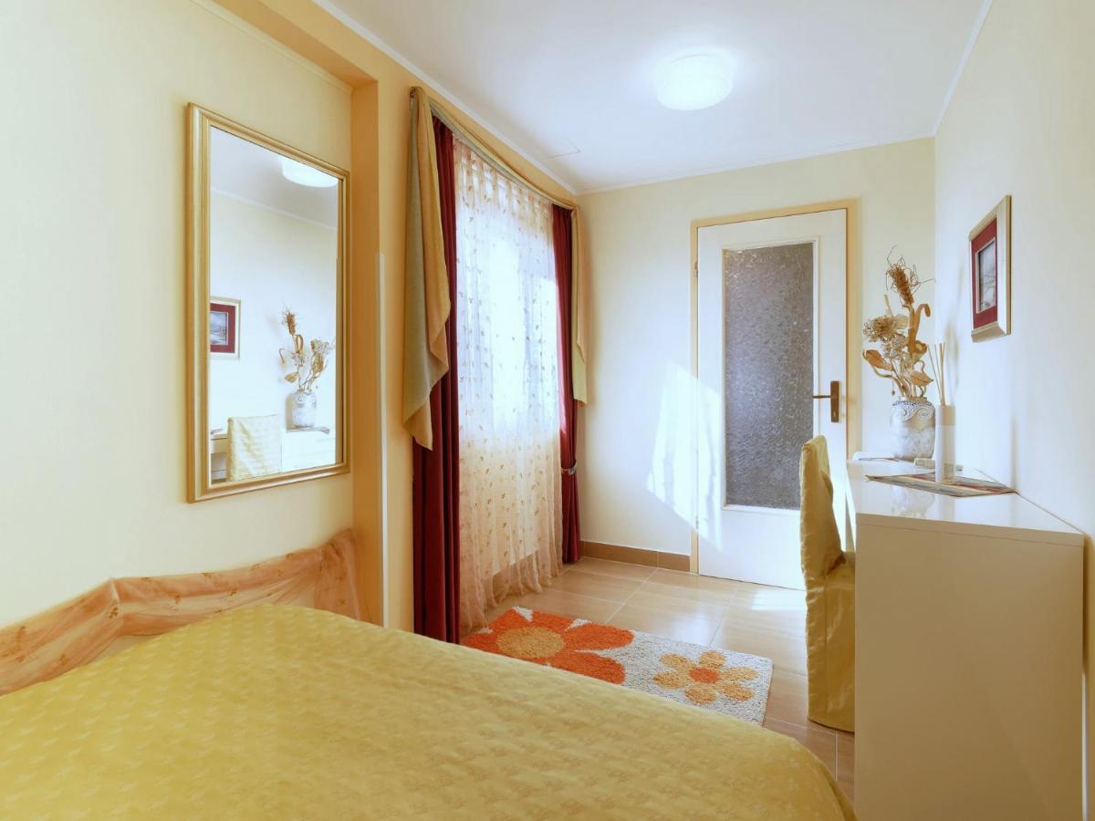 Holiday Home Nevena By Rent Istria Buje Kültér fotó
