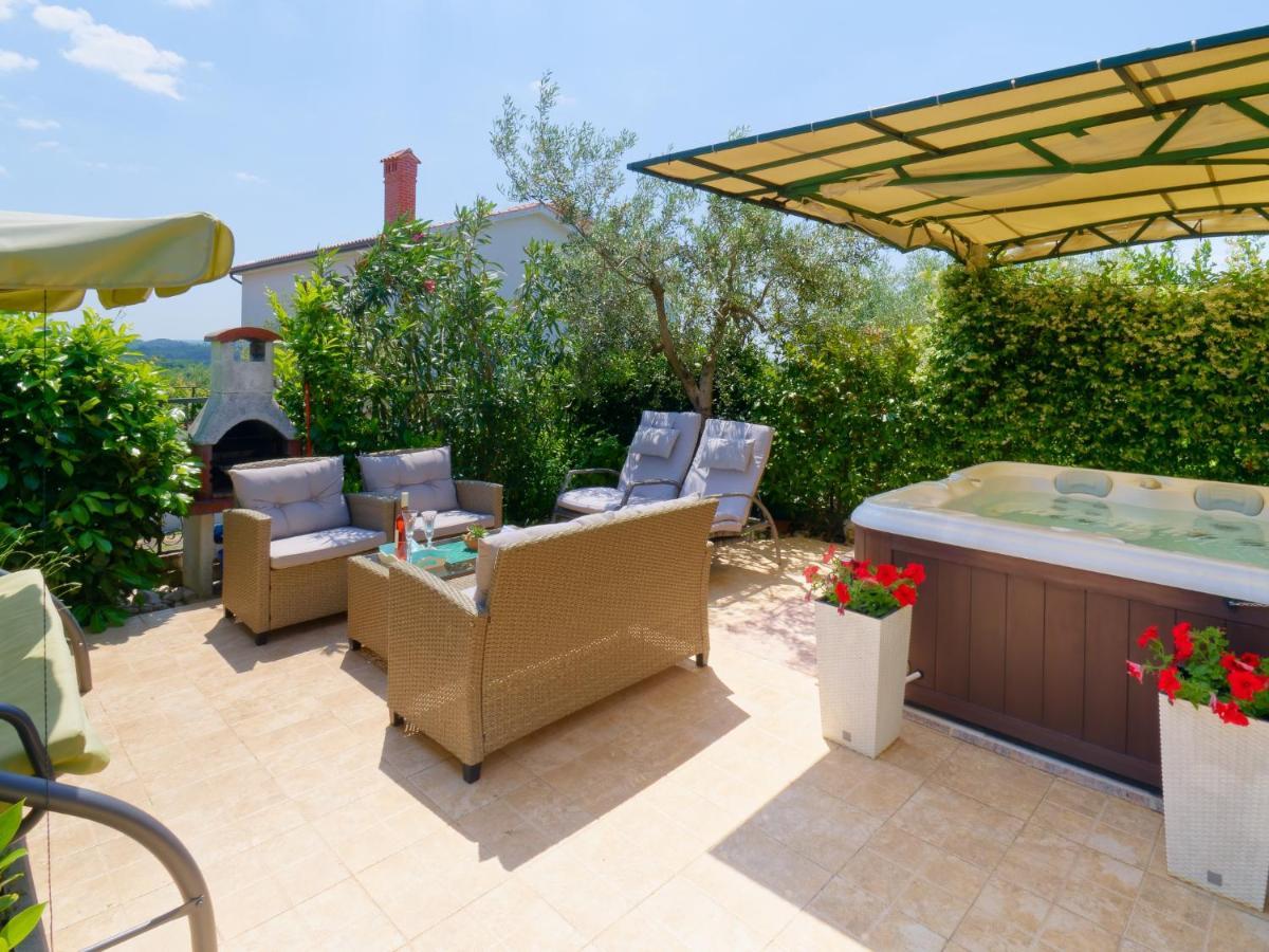 Holiday Home Nevena By Rent Istria Buje Kültér fotó