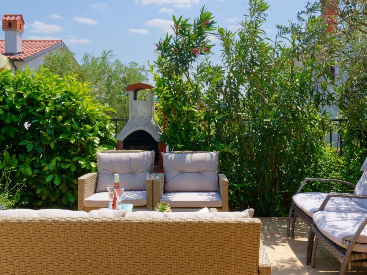 Holiday Home Nevena By Rent Istria Buje Kültér fotó