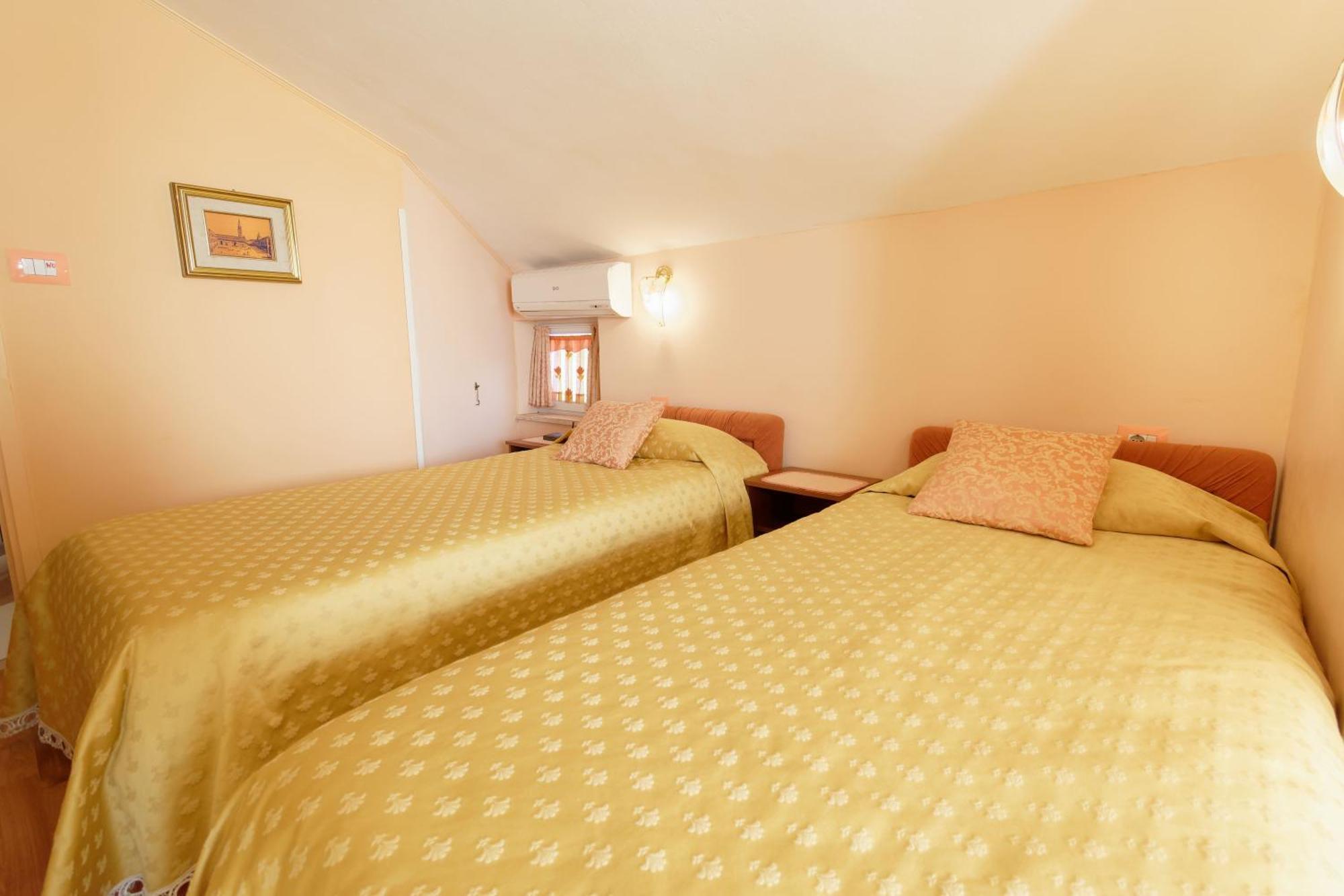 Holiday Home Nevena By Rent Istria Buje Szoba fotó